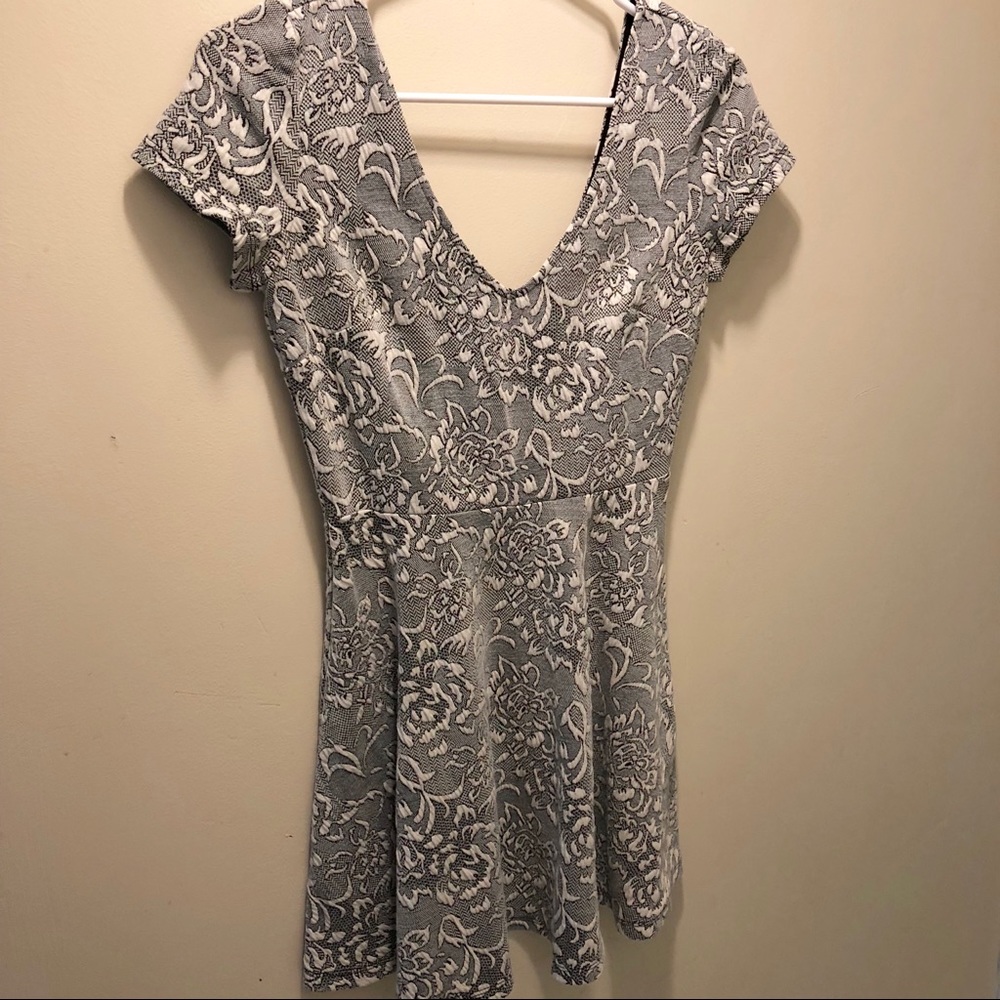 Forever 21 medium black and white floral dress